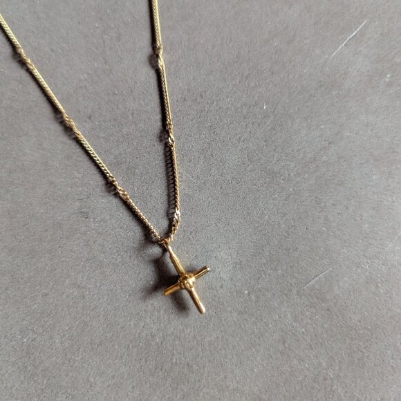Missoma x Lucy Williams Gold Ridge Cross Necklace - Picture 6 of 16